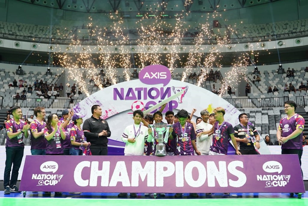 Menteri Pemuda dan Olahraga Republik Indonesia (Menpora RI), Dito Ariotedjo bersama Direktur & Chief Enterprise Business and Corporate Affairs Officer, Yessie D. Yosetya